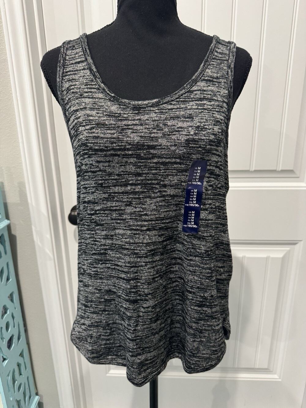 New Women’s Gap Tank Top Size Medium So Soft Heathered Black